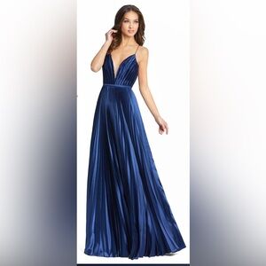 Mac Duggal 49039 NWT Plunge Neck Pleated Evening Gown